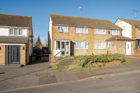 Hayhurst Road, Bedfordshire LU4 3 bed semi