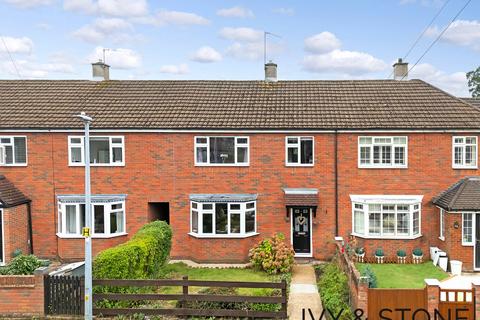 Chester Green, Loughton, IG10 3 bed terraced house for sale