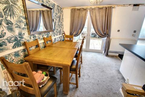 Pilton Vale, Newport 3 bed semi