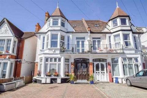 Westcliff on Sea SS0 2 bed apartment for sale