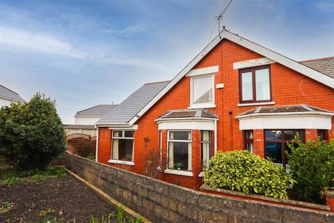 Wessex Place, Barry 3 bed semi