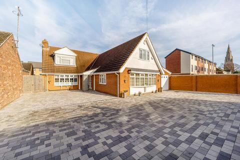 Holbeach Road, Spalding 5 bed detached bungalow for sale
