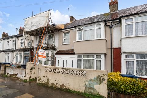 Sussex Road, Southall, UB2 5EF 3 bed terraced house for sale
