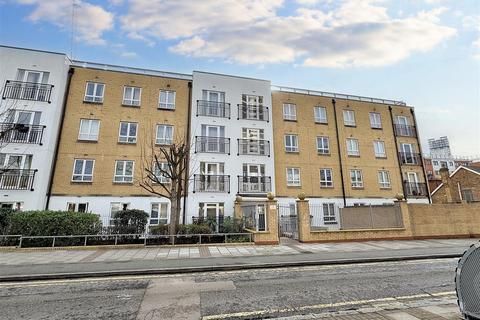 Windmill Lane, London 2 bed apartment for sale