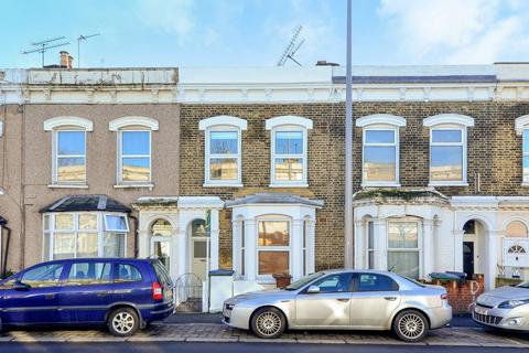 High Road Leytonstone, Leytonstone... 2 bed flat for sale