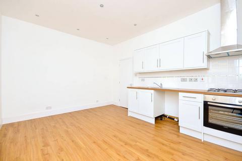 High Road Leytonstone, Leytonstone... 2 bed flat for sale
