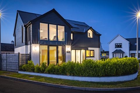 Grove Crescent, Tenby SA70 4 bed detached house for sale
