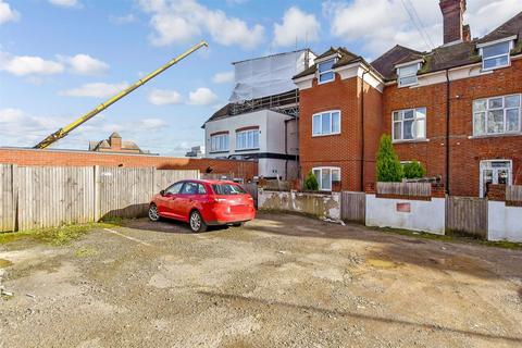 Tonbridge Road, Maidstone, Kent 2 bed apartment for sale