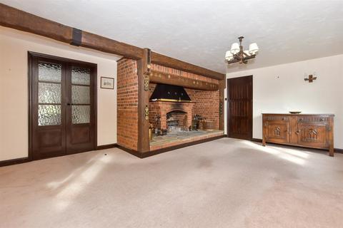 Headcorn Road, Maidstone, Kent 4 bed detached house for sale