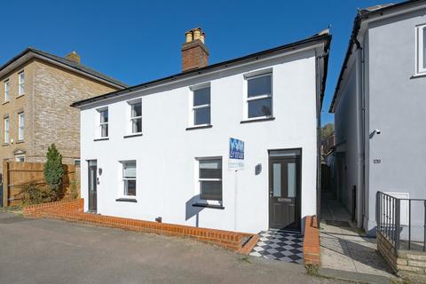 Godstone Road, Caterham CR3 2 bed semi