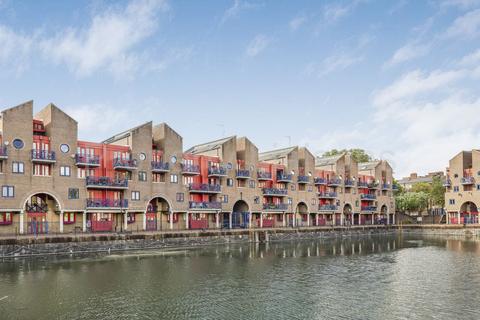 Maynards Quay, Wapping, E1W 3 bed duplex for sale