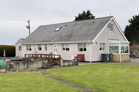 Cerrigceinwen, Bodorgan, Anglesey, LL62 3 bed bungalow for sale