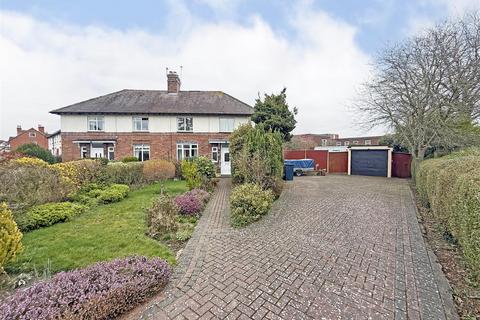 Berwick Avenue, Shrewsbury 3 bed semi