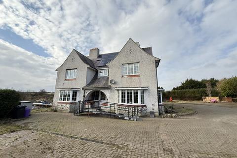 Holyhead Road, Llangefni, LL77 5 bed detached house for sale