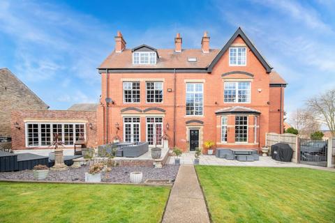 Vicarage Drive, Wadworth, Doncaster 5 bed link detached house for sale