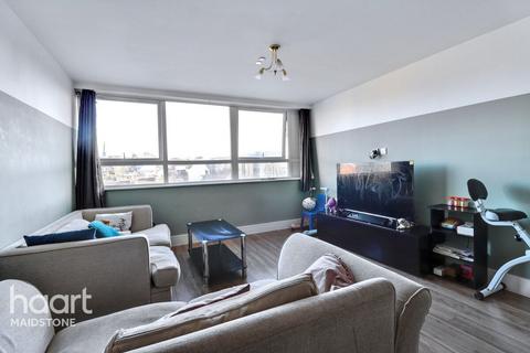 Lower Stone Street, MAIDSTONE 2 bed apartment for sale