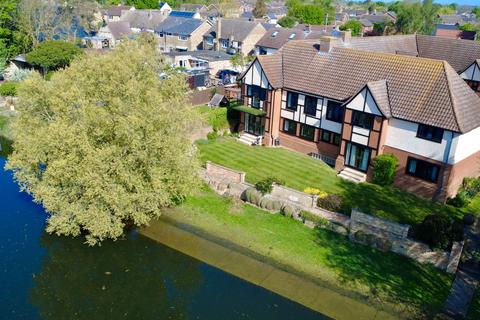 High Street, Huntingdon PE28 2 bed flat for sale