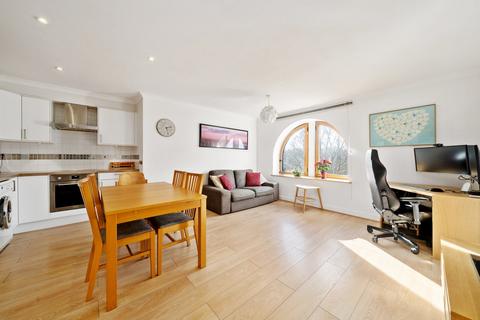 Acton Lane, London W4 2 bed flat for sale