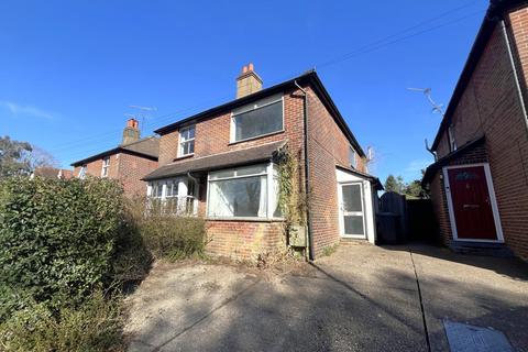 Portsmouth Road, Liphook, Hampshire 3 bed semi