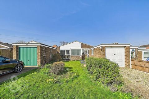St. Laurence Avenue, Brundall, Norwich 3 bed detached bungalow for sale