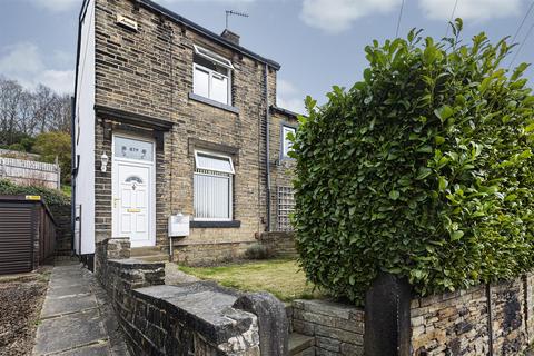 Halifax Old Road, Huddersfield HD2 2 bed end of terrace house for sale