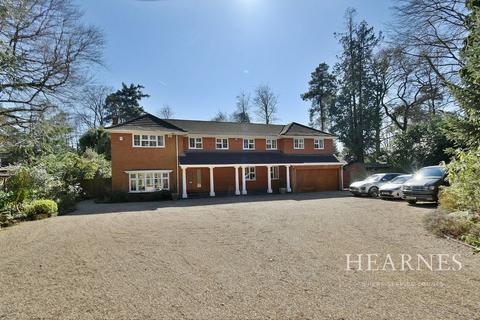 Woodland Walk, Ferndown, BH22 6 bed detached house for sale