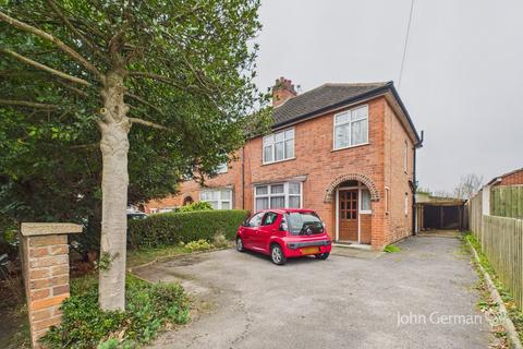 Nanpantan Road, Loughborough 3 bed semi