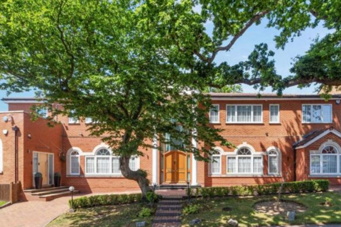 Crooked Usage, London N3 6 bed detached house for sale