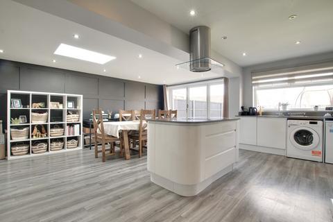 West End Close, Chatteris 3 bed detached bungalow for sale