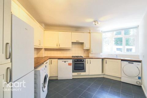 Tilford Road, Hindhead 3 bed maisonette for sale