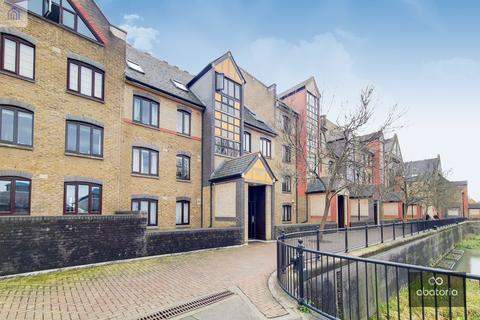 Discovery Walk, London, E1W 1 bed apartment for sale