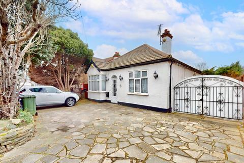 Cadiz Road, Dagenham, RM10 5 bed chalet for sale