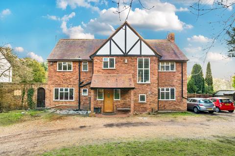 Byfleet Road, Cobham, KT11 5 bed detached house for sale