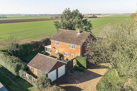 Carleton Rode 4 bed detached house for sale