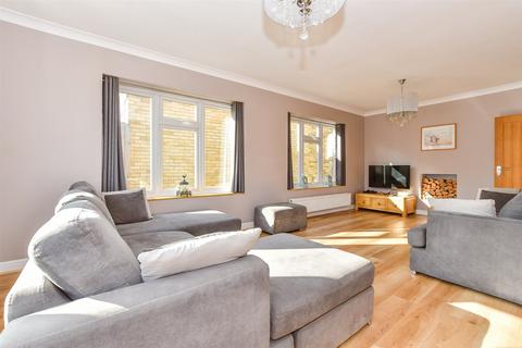 Coast Drive, Greatstone, Kent 5 bed chalet for sale