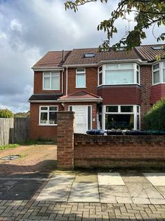 Cumbrian Gardens, London NW2 3 bed flat for sale