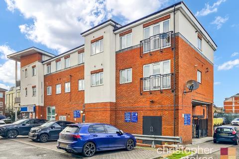 Abingdon Court, High Street, Waltham... 2 bed flat for sale