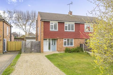 Pierrefondes Avenue, FARNBOROUGH... 3 bed semi
