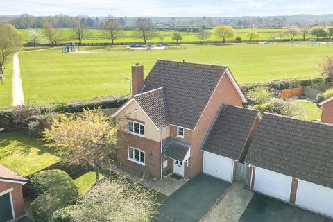 Priors Grange, Salford Priors 3 bed detached house for sale