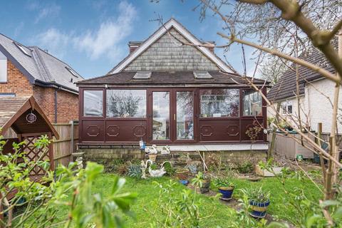Riverside, Egham, Surrey, TW20 4 bed detached house for sale