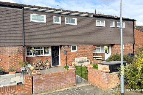 Mcgredy, West Cheshunt 3 bed terraced house for sale