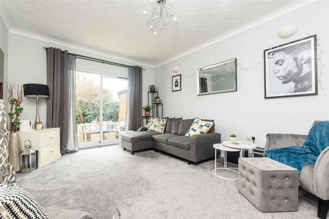 Woodlands Avenue, Sidcup, Kent 2 bed semi