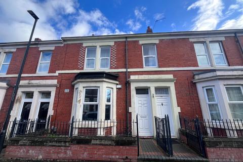 Wingrove Gardens, Fenham, Newcastle... 2 bed flat for sale
