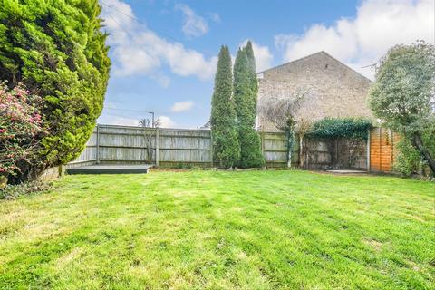 Knaves Acre, Headcorn, Kent 3 bed detached house for sale