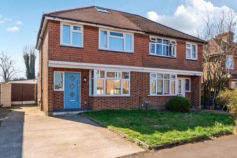 Kingfield,  Woking,  Surrey,  GU22 3 bed semi