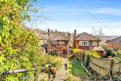Cherry Tree Avenue, Haslemere, GU27 3 bed detached house for sale
