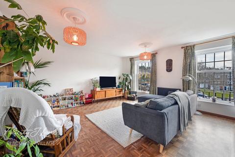 Kenilworth Gardens, London 3 bed end of terrace house for sale