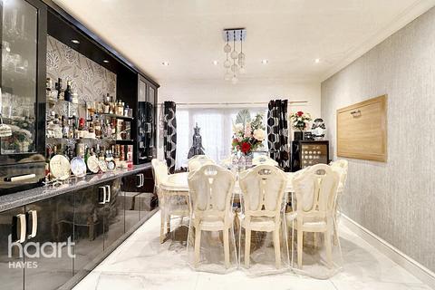 Queens Road, Hayes 5 bed semi