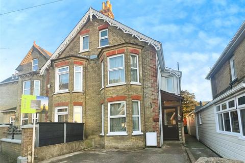 Yarborough Road, East Cowes, Isle of... 4 bed semi