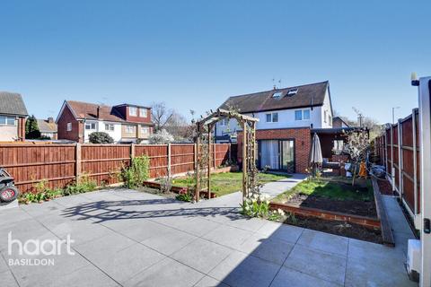 High Road, Basildon 4 bed semi